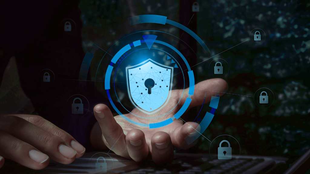 mão de um homem branco segurando a ilustração de um cadeado digital