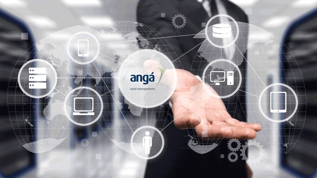 Homem branco de terno com  mão estendida e ícones que remetem à tecnologia em primeiro plano.